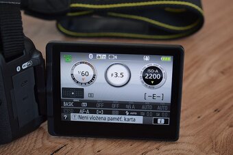 Nikon D5600 - wifi BT - dotyk. displej AF VR objektiv 18-105 - 4