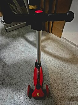 Predám detskú kolobežku Ferrari - 4