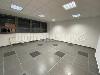 Na prenájom pekný komerčný priestor v luxusne zrekonštruovan - 4