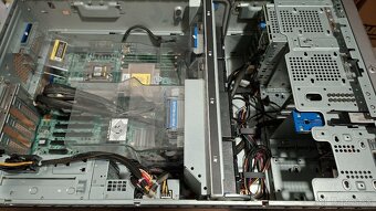 server HP ProLiant ML350e Gen8 - 4