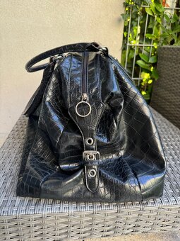 Lakovaná dámska taška Bueno - 4