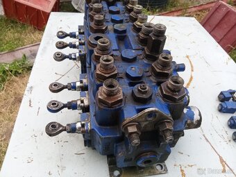 Hydraulický rozvádzač na mechanickú ruku - 4
