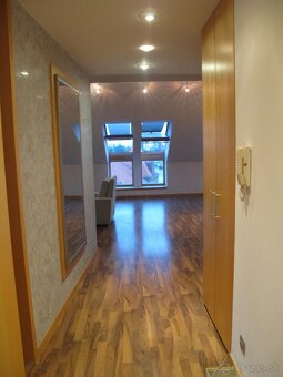 Prenajmem nadštandardný podkrovný byt na Vajanského nábreží - 4