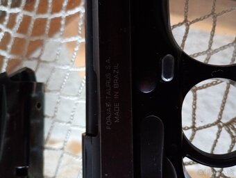 Predám Pištoľ Taurus PT 99 AF. - 4