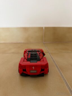 Lego červené Ferrari - 4
