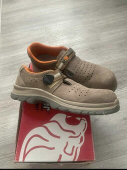 obuv pracovná - 4