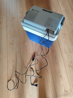 Predám autochladničku Sencor 12V/230V 37W - 4