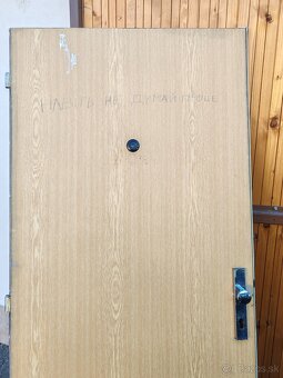 Predám vchodvé dvere z paneláku - 4