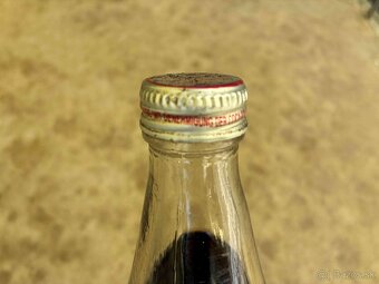 75 ročná plná fľaša CocaColy - 4