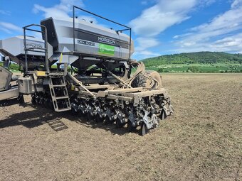 NO TILL sejací stroj pre priamu siatie HORIZON DSX 60-18 - 4