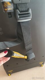 Otocna autosedacka Maxi Cosi AssisFix do 18 kg
- 4