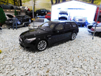 model auta BMW E61 M5 Touring čierna farba Otto mobile 1:18 - 4