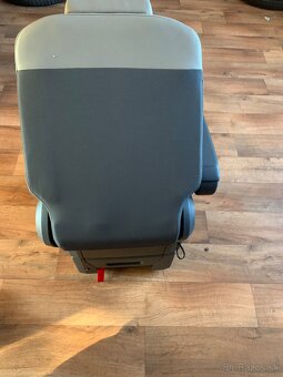 Prodám do poslední řady sedadel VW Multivan T7 látka - 4