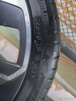 225/40 R19 letne pneu 4ks - 4