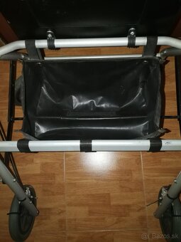 Rolátor/kolieskové chodítko pre seniorov - 4