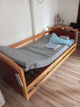 Ponúkam na predaj polohovateľnu posteľ. - 4