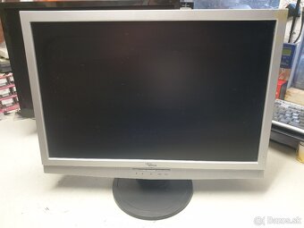 22" LCD - 4