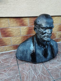 Busta Lenin syngovana - 4