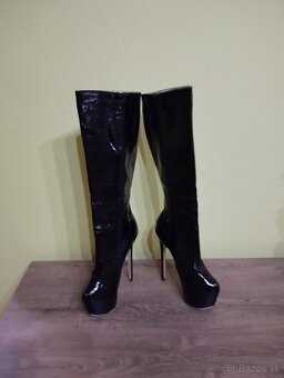 Nádherné čierne čižmy s krokodílím vzorom - 4