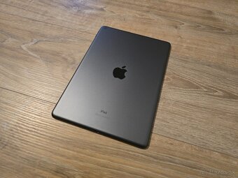 Apple iPad 8 32GB - 4