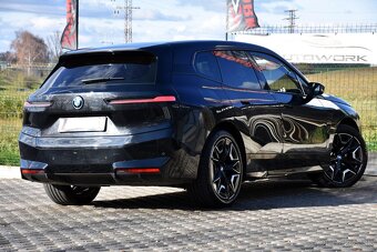 BMW iX xDrive40 PANORAMA ZÁRUKA SR DPH 2023 SOH - 98,5 % - 4