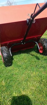 Prívesný vozík za traktorové kosacky - 4