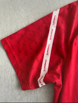 Dres Liverpool FC - 4