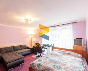 JKV REAL | Ponúkame na predaj veľký 2 izbový byt s 2 balkónm - 4