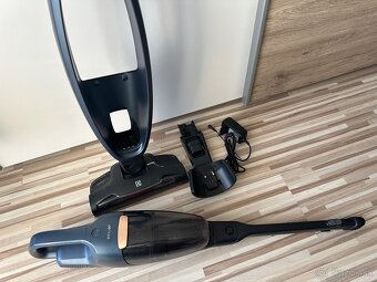 Tycovy vysavac Electrolux WQ71-50IB 2v1 - 4