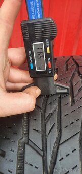 Predám celoročné pneu.215/65R16H Dezén 5,4mm - 4