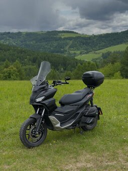 aprilia sr gt 125 - 4