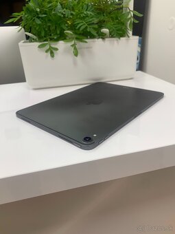 Apple iPad Pro 11" 1. gen 64GB - 4