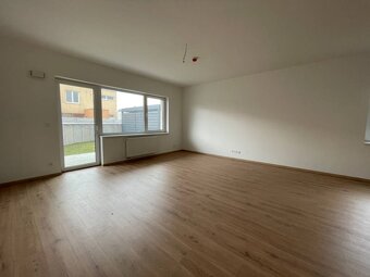NA PREDAJ: 2-IZBOVÝ APARTMÁN S PREDZÁHRADKOU, Jána Ondruša, - 4