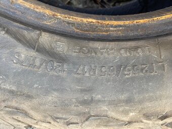 265/65 R17 BF Goodrich A/T - 4