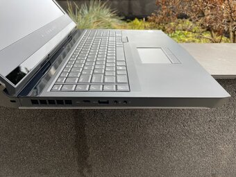 herný Dell Alienware 17 - i7-7820HK, GeForce GTX 1080 8GB - 4