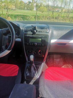 Predám škodu oktavia 2 kombi 1.9 77kw rv 2007 - 4