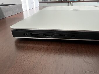 Dell XPS 15 9570 – i7 / 8 GB RAM / Windows 10 - 4