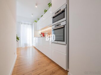 PREDAJ / 3 izbový byt na námestí / NOVOSTAVBA - 4