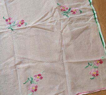 Vyšívané obrusy - 2ks - 4