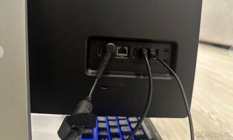 All-in-One 23” - 4