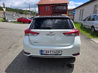 TOYOTA AURIS 1.6 i 97KW MT 6 r.v. 2018 EXECUTIVE - 4
