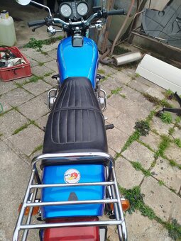 Suzuki GS 550 - 4