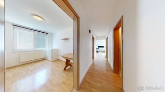 Na predaj priestranný 3 izbový byt v Trnave - časti Prednádr - 4