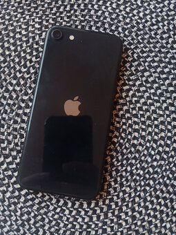 Apple iPhone SE 2020 - 4