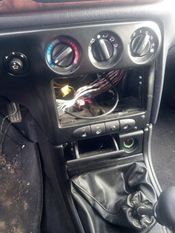 Predám Ford Mondeo combi mk1 2.5 v 6 125k w - 4