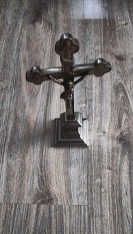 Starý menší kríž s Ježišom z kovu - 4
