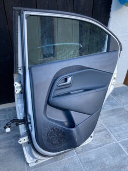 Kia rio 2012 - Vonkašie časti auta - 4