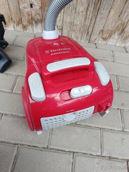 Vysávač Electrolux 1800w - 4