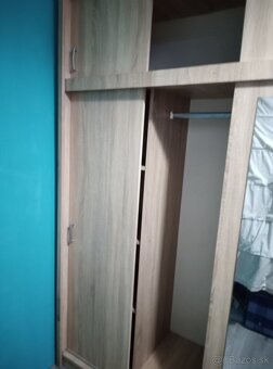 Predám šatníkovú skriňu (posuvné dvere) - 4