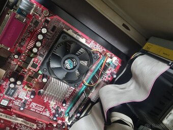 retro počítač amd athlon - 4